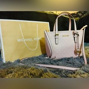 💯% Authentic Michael Kors Jet Set Travel Bag